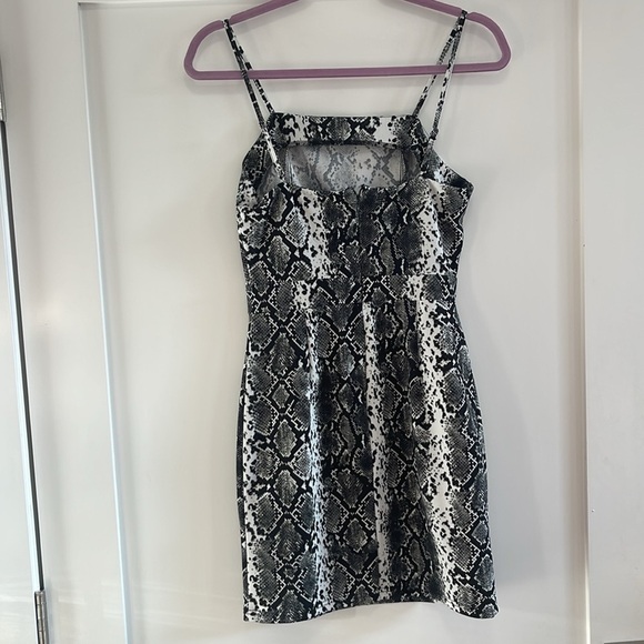 Snake print mini dress - Picture 3 of 4